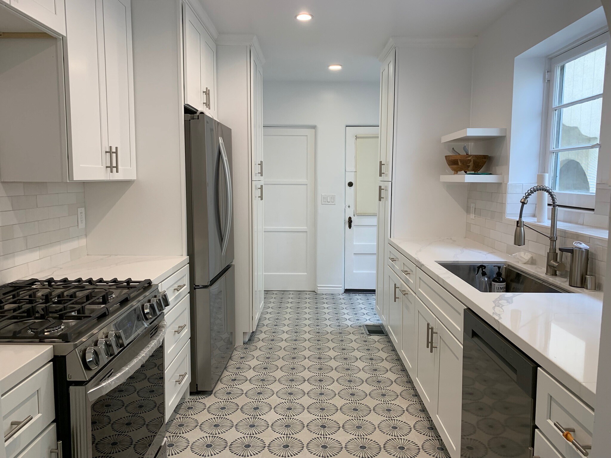 Large windows in the kitchen - 8673 W Olympic Blvd