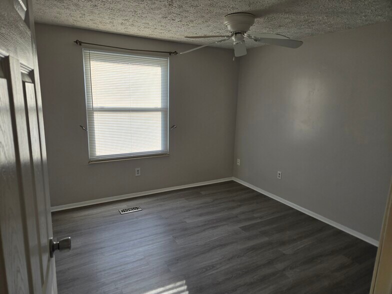 Building Photo - 554 Logan St