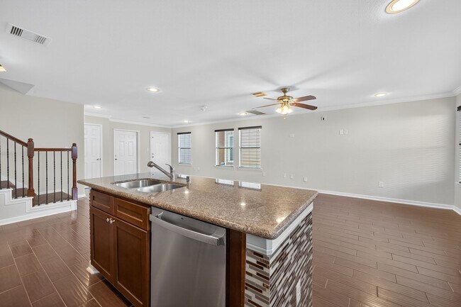 Building Photo - 6115 Shadow Isle Ln