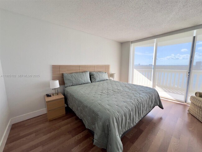 Building Photo - 1000 W Island Blvd