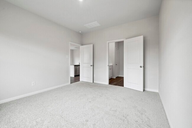 Building Photo - 5910 Peony Pl