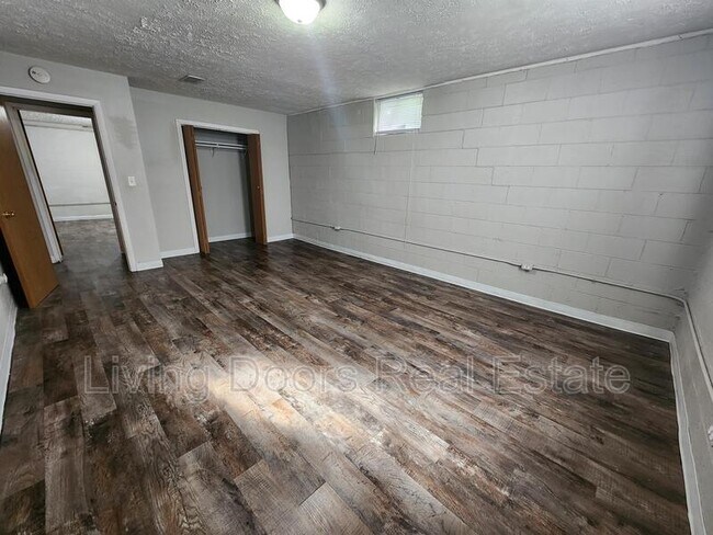 Building Photo - 3701 Lewis Ave