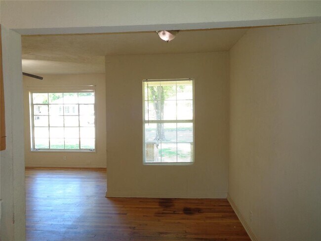 Building Photo - 11216 Barbarosa Dr