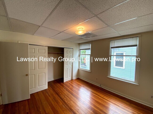 Building Photo - 1415 Clarke Ave SW
