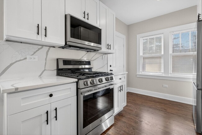 Building Photo - 741 S Jackson St