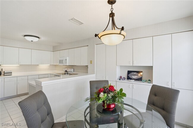 Building Photo - 6865 San Marino Dr