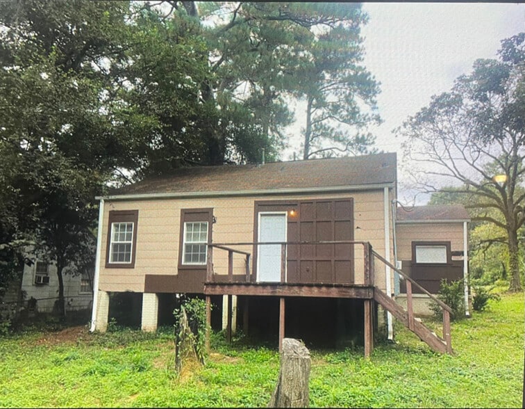 Building Photo - 165 Cooper Rd