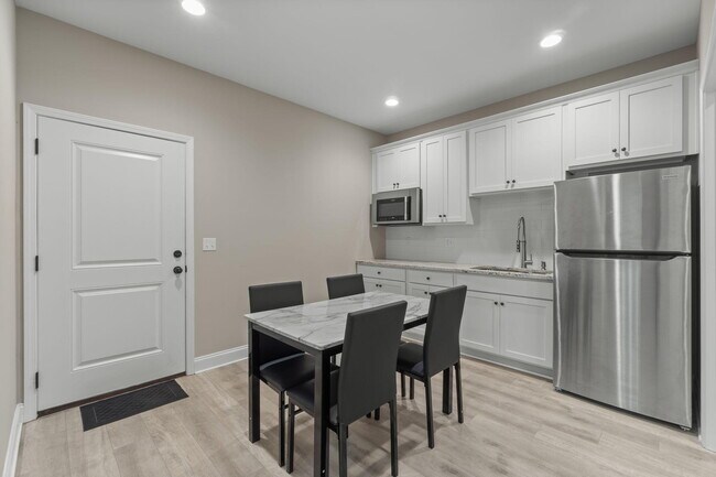 Building Photo - 33 8th Ave