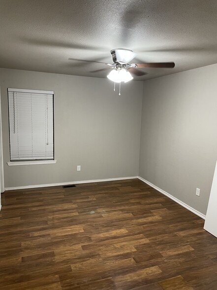Master bedroom - 1382 N Dawn Dr