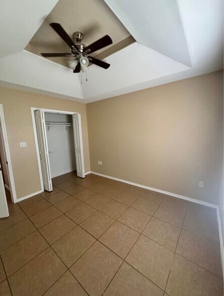 Building Photo - 1110 W Gardenia Ave