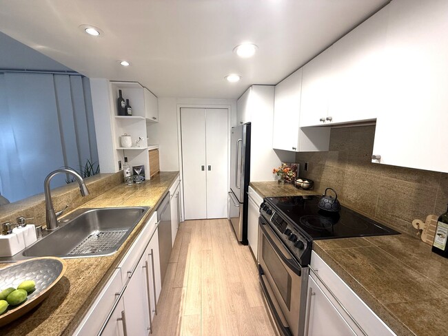 Building Photo - UPDATED TWO BEDROOM / ONE BATH, UNFURNISHED TWO-STORY CONDO IN CAPTAINS COVE