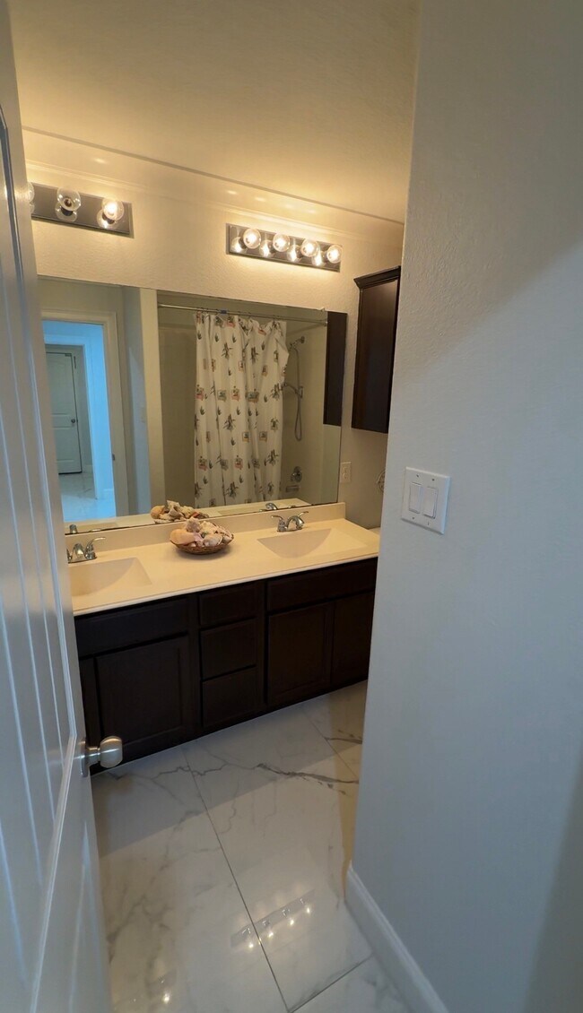 Building Photo - 1610 City Nights Wy