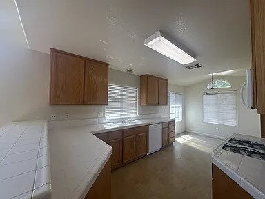 Building Photo - Lovely Home
