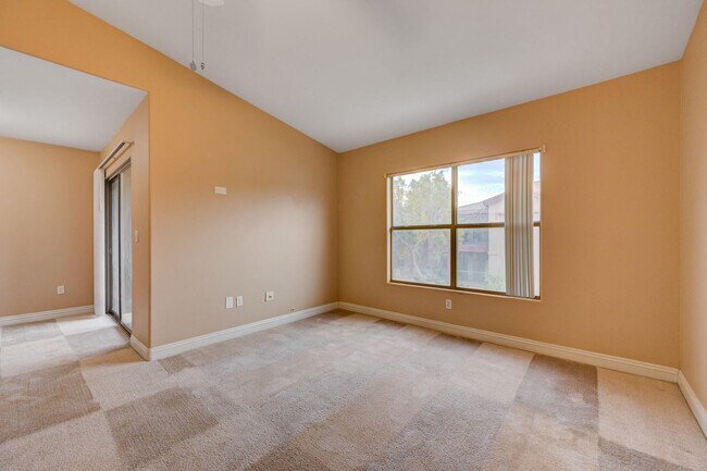 Building Photo - 8000 W Badura Ave