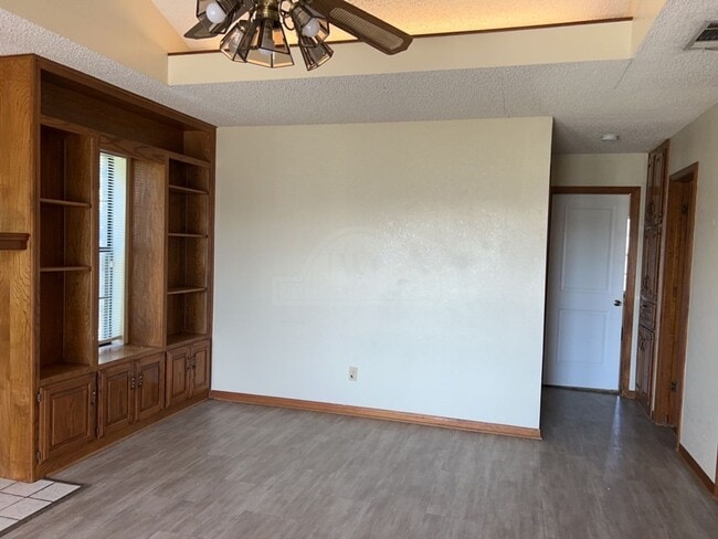 Building Photo - 2013 Windward Dr