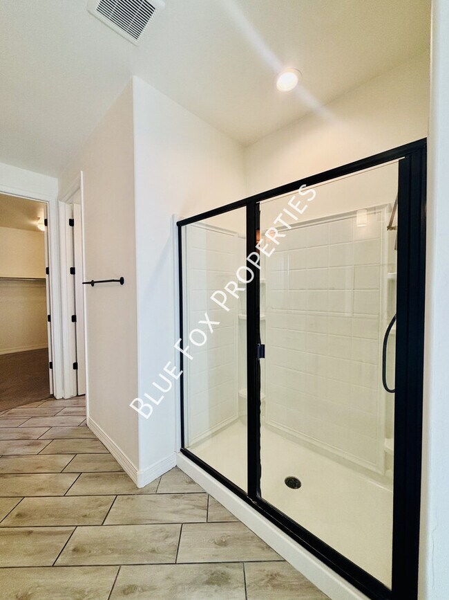 Building Photo - 8038 N Purple Aster Pl