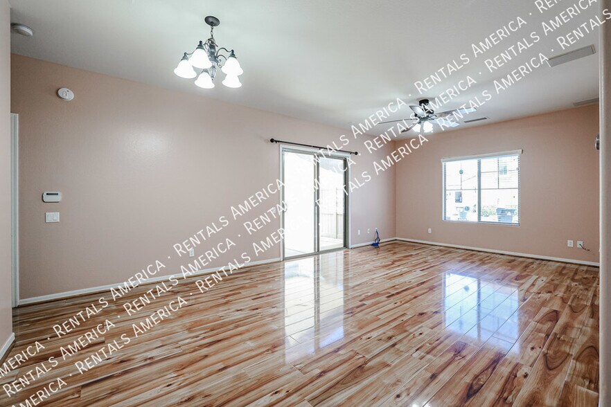 Building Photo - 2127 W Monte Cristo Ave