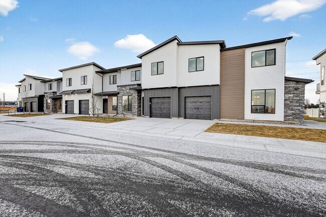 Building Photo - BRAND NEW TOWNHOME IN REXBURG WITH GARAGE