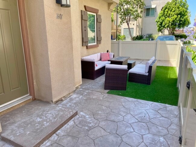 Building Photo - 1601 Santa Carolina