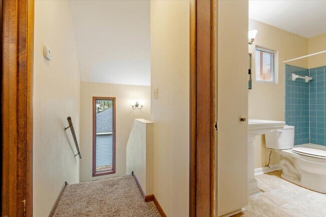 Building Photo - 1557 Live Oak Dr