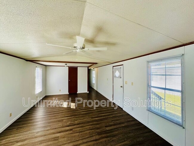 Building Photo - 120 Zack Cir