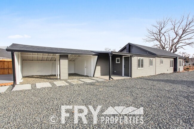 Building Photo - Fully Remodeled 3bed/2bath Arvada Ranch