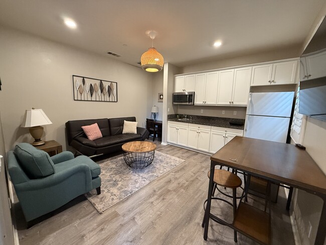 Building Photo - 15495 Fennel Pl