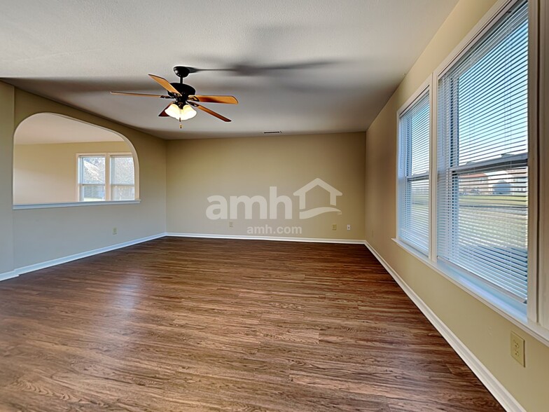 Building Photo - 8243 Retreat Ln