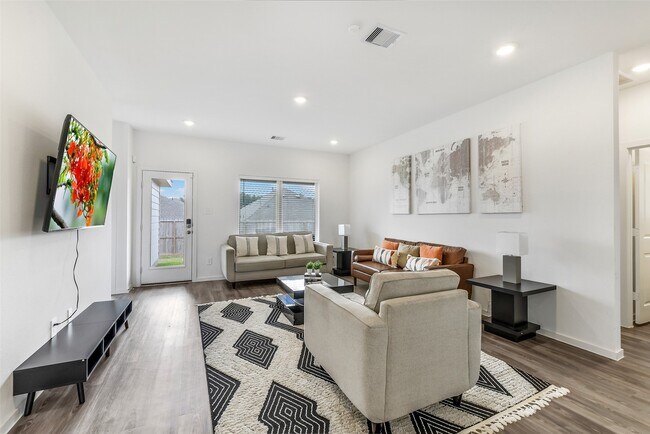 Building Photo - 3126 Stonebriar Dr