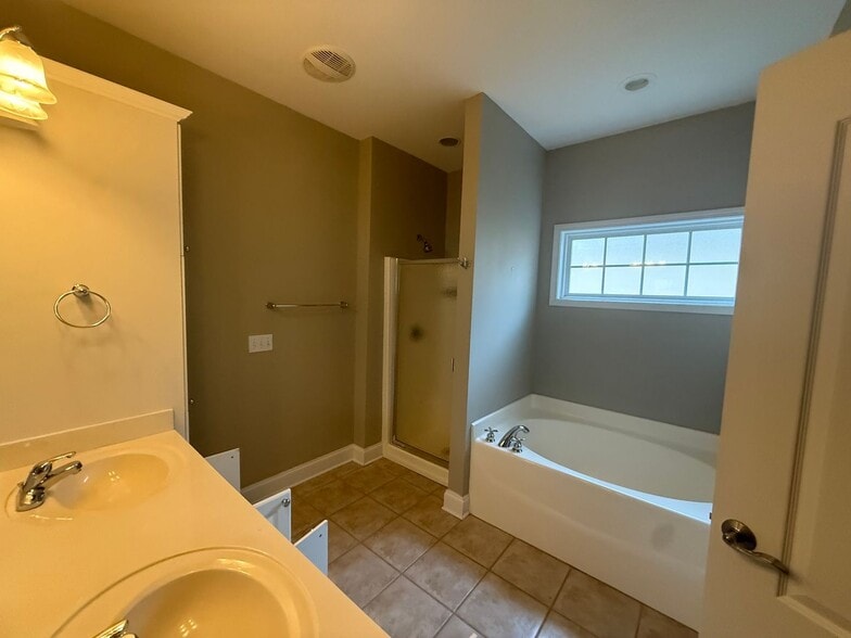 Building Photo - One Level Garden Home in Athena Park