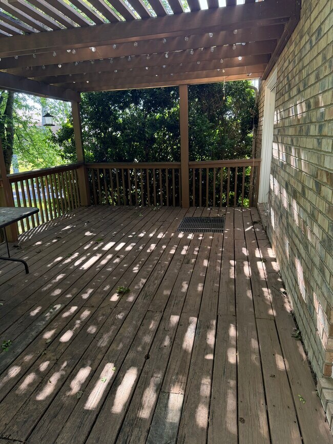 Building Photo - 149 Luna Ln