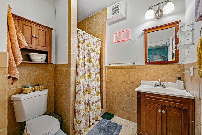 Bathroom - 520 5th Ave SE