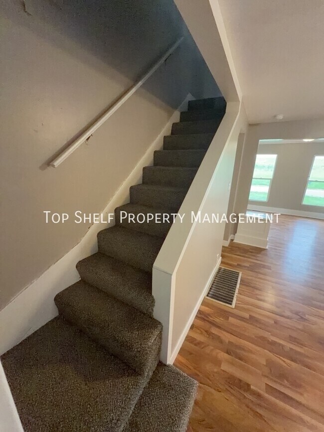 Building Photo - 1713 Lyon St