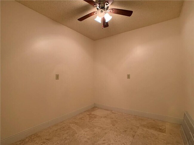 Building Photo - 1721 Whitehall Dr