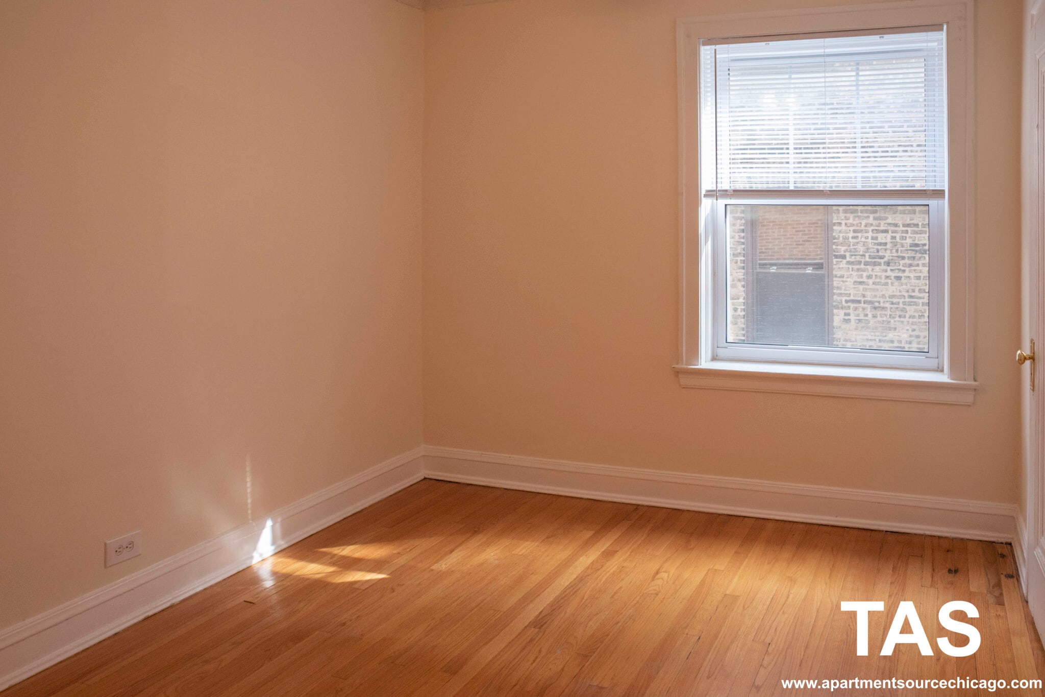 Building Photo - 4861 N Hermitage Ave