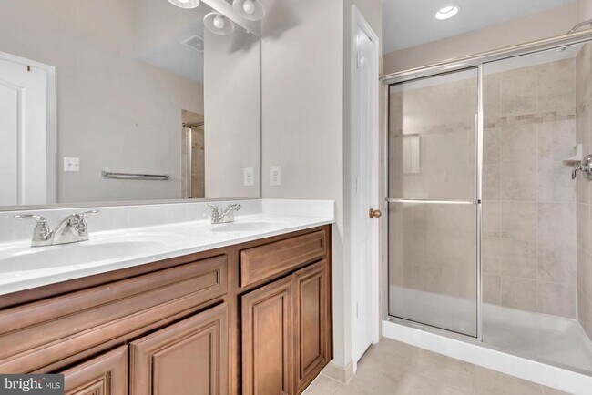 Building Photo - 617 S Cherry Grove Ave