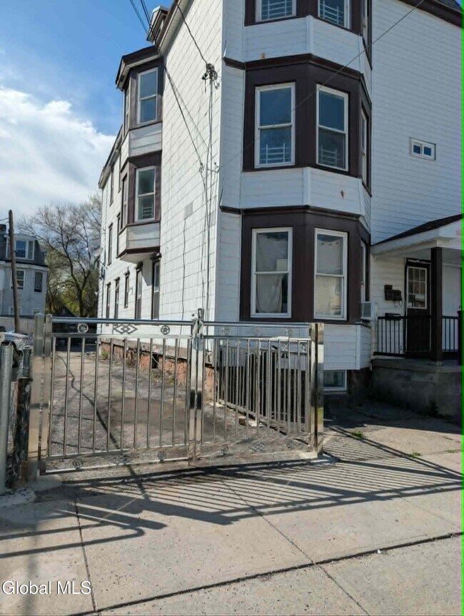 Building Photo - 120 Degraff St