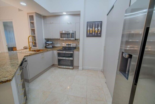 Building Photo - 20000 E Country Club Dr