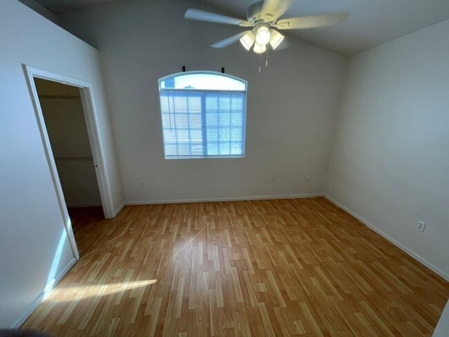 Building Photo - 75 N Valle Verde Dr
