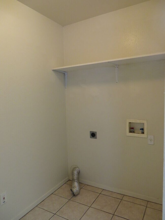 Building Photo - 2 Bedroom 2 Bathroom Unit In Georgetown