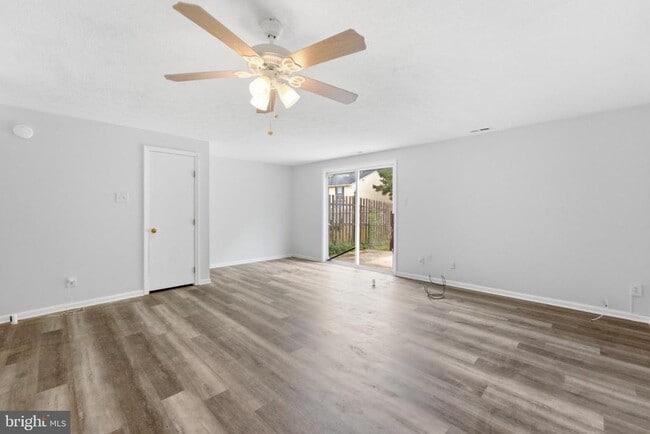 Building Photo - 217 Vista Ct