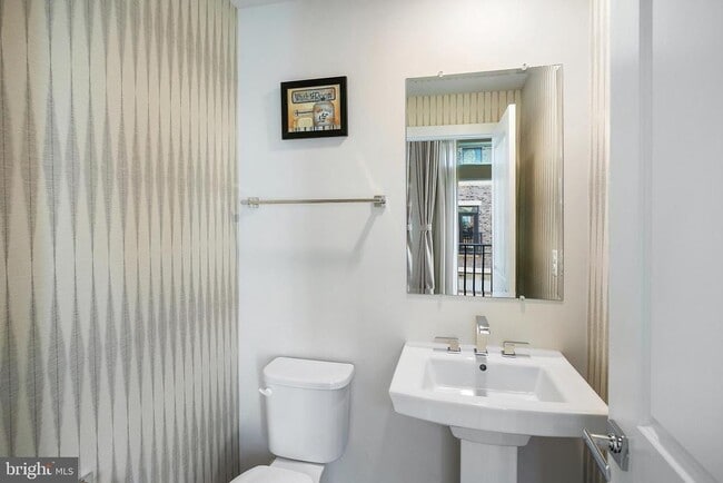 Building Photo - 6725 24th Ct N