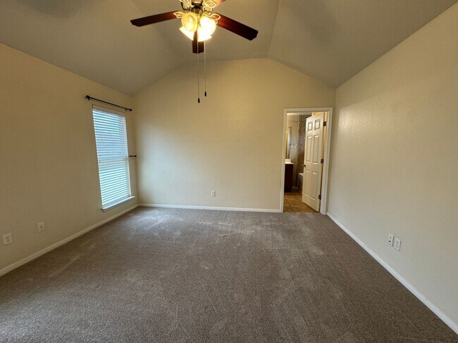 Building Photo - 7819 Woodbury Dr