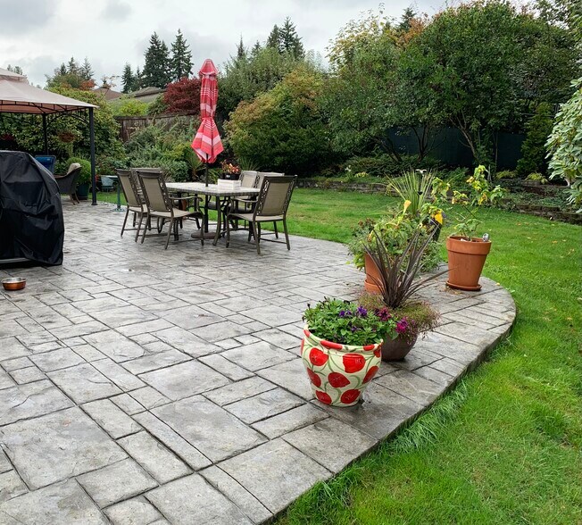 Building Photo - 11504 6th Ave NW