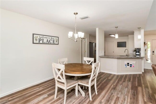 Building Photo - Beautifully Remodeled Home on Lake Forest ...