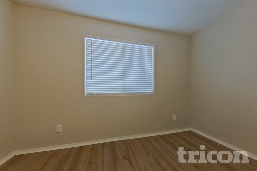 Building Photo - 5733 W Milada Dr