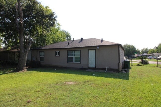 Building Photo - 10601 Murr Way