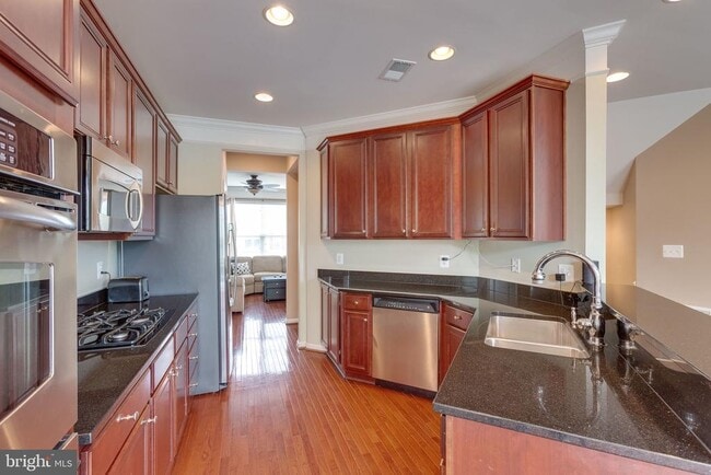 Building Photo - 43237 Highgrove Terrace