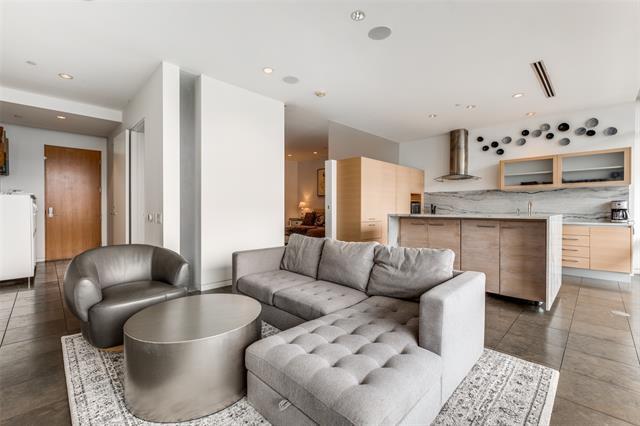 Building Photo - 2430 Victory Park Ln