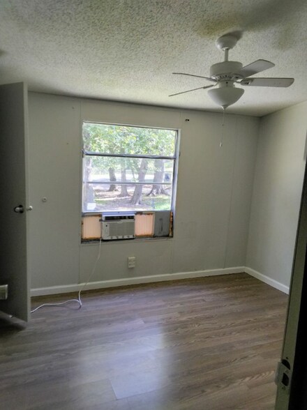 Building Photo - 15509 Parret Ln